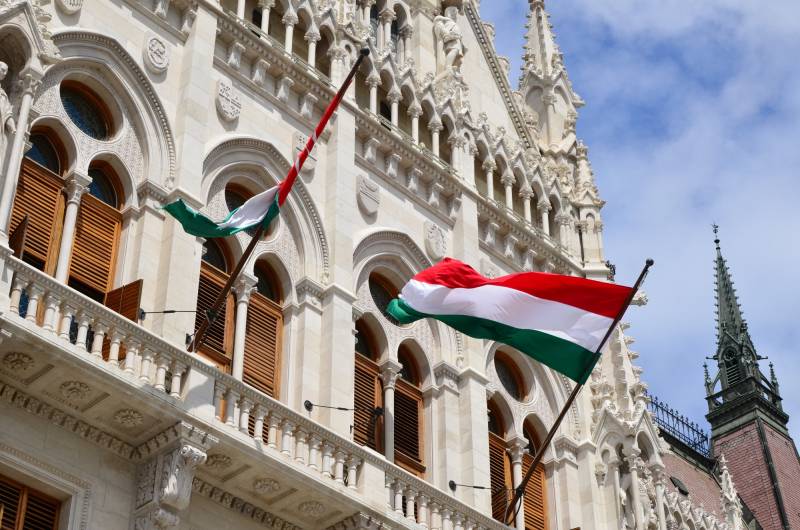 फाइनेंशियल टाइम्स: बुडापेस्ट ने एक बार फिर यूरोपीय संघ के रूस विरोधी फैसले का समर्थन नहीं किया