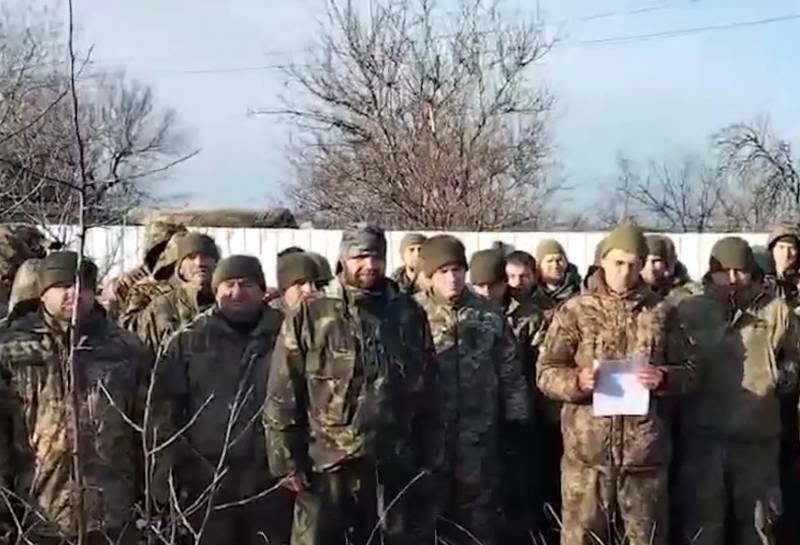 Die Militanten der Streitkräfte der Ukraine beschweren sich, dass sie geschickt wurden, um die Stellungen der russischen Armee in der Nähe von Artyomovsk mit einigen mit Maschinengewehren zu stürmen