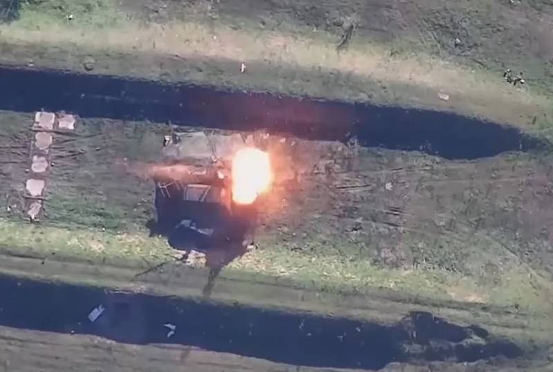 रूसी संघ के रक्षा मंत्रालय ने रूसी ड्रोन द्वारा दो यूक्रेनी रडार स्टेशनों के विनाश का एक वीडियो दिखाया