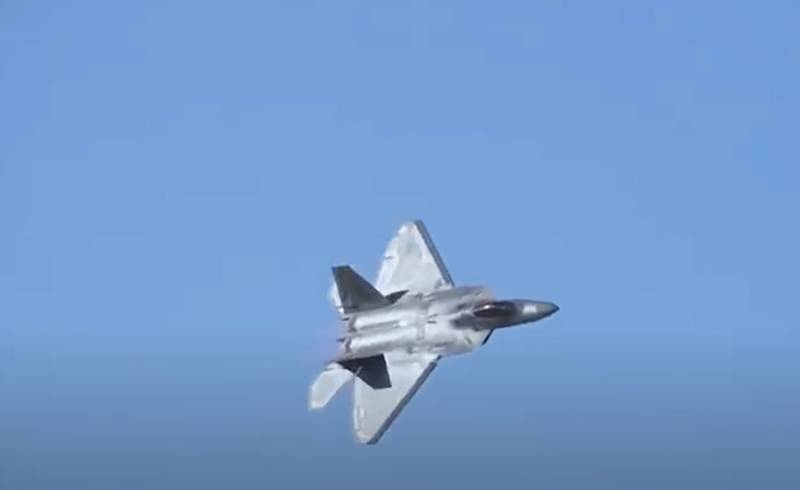 2023 में, अमेरिकी वायु सेना लड़ाकू विमानों के बेड़े को 1970 से घटाकर 1800 यूनिट कर देगी, और कांग्रेस ने F-22 ब्लॉक 20 को बंद करने पर रोक लगा दी है