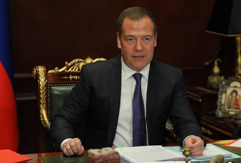 Medvedev a exhorté à fermer l'entrée en Russie aux libéraux qui ont fui vers l'Ouest, les qualifiant d'"ennemis de la société"