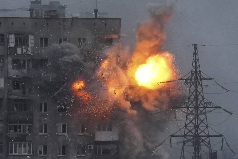 Das Schießen auf den Feind, der sich in Gebäuden niedergelassen hatte, wurde zur Hauptaufgabe von Panzern unter städtischen Bedingungen in der NVO-Zone. Quelle: sila-rf.ru