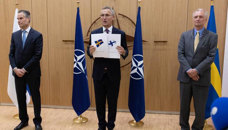 O Ministério das Relações Exteriores da Finlândia disse que hoje o país "está a um passo de ingressar na OTAN"