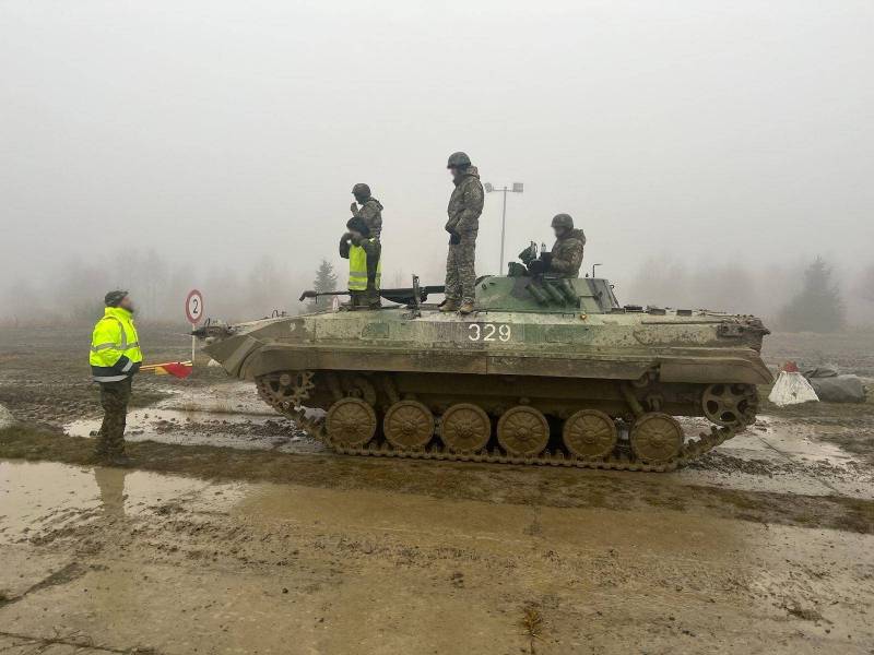 Instrutores militares tchecos concluíram o treinamento do primeiro grupo de militares ucranianos