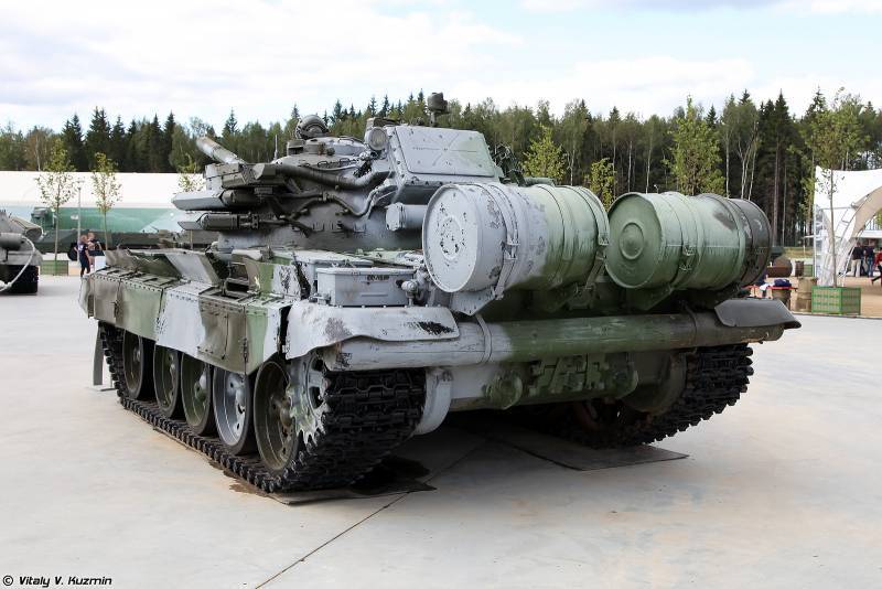 T-55AD 포탑 선미의 전자 장비 블록. 출처: vitalykuzmin.net