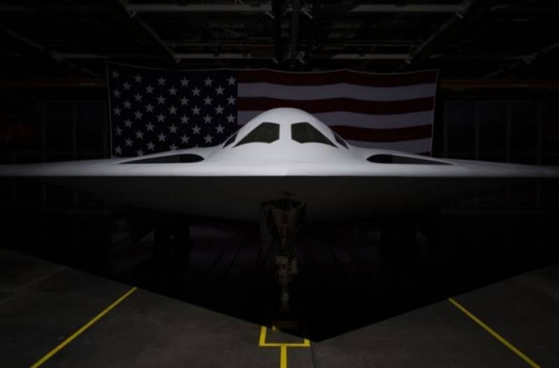 Стелс-бомбардировщик нового поколения B-21 Raider в США представлен, но не решён вопрос с габаритами отсеков для гиперзвуковых ракет