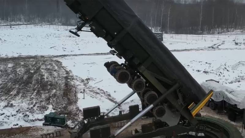 The Ministry of Defense showed footage with the placement of Yars ICBMs in a silo launcher