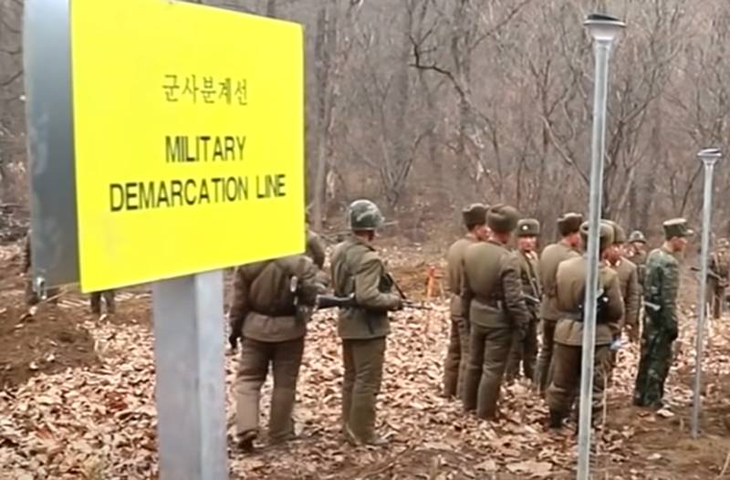 В Сеуле заявили, что войска КНДР выпустили несколько пакетов снарядов РСЗО в направлении морской границы республики