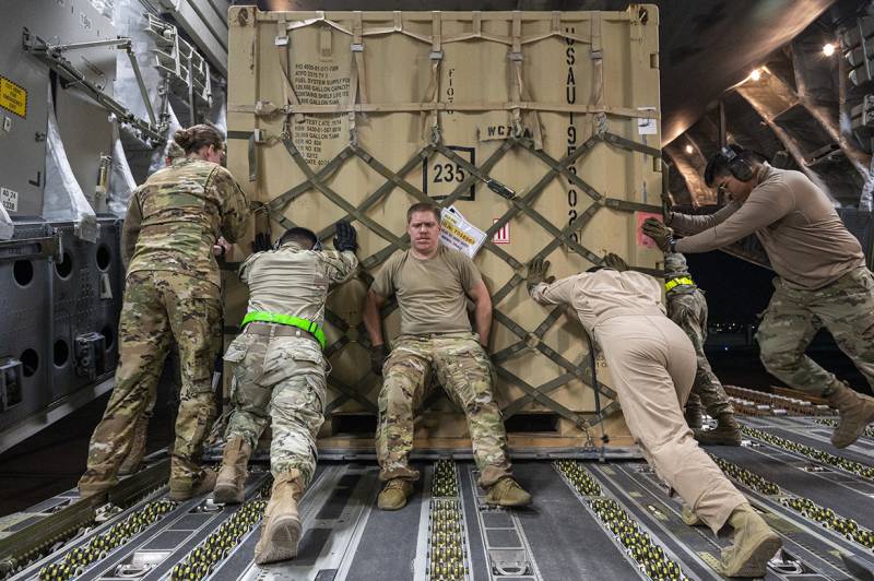 फोर्ब्स: यूक्रेन को अमेरिकी सैन्य सहायता का एक महत्वपूर्ण हिस्सा सेवामुक्त उपकरण है