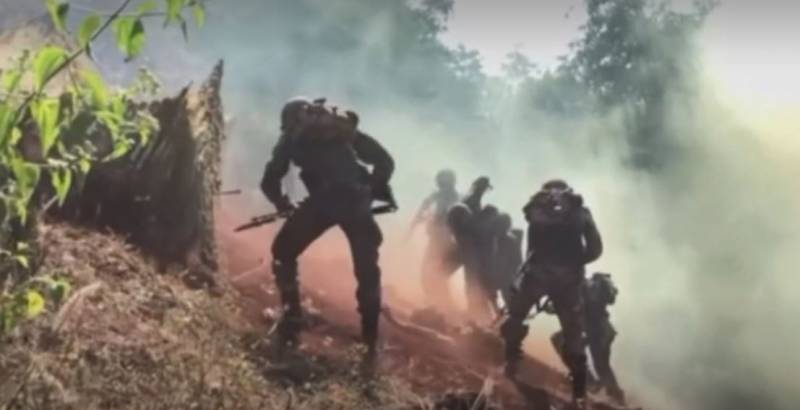 비디오에 잡힌 타왕에서 인도군과 중국군 사이의 막대기 전투
