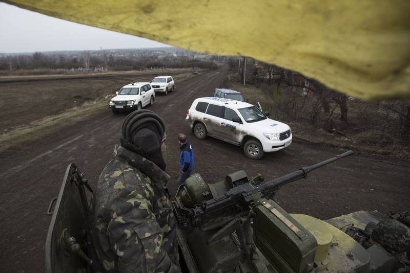 DPR은 Shirokino를 Mariupol 근처의 비무장 지대로 전환하여 OSCE의 속임수를 회상했습니다.