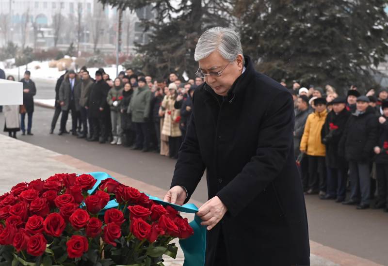 Presidente Tokayev en la inauguración del memorial: "Detuvimos las acciones de los conspiradores que intentaron sembrar la discordia en la sociedad"