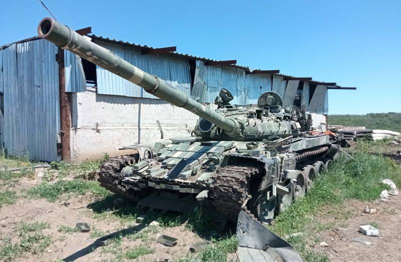 Vídeo da rendição da tripulação do tanque ucraniano T-72 com escotilhas soldadas apareceu na Web