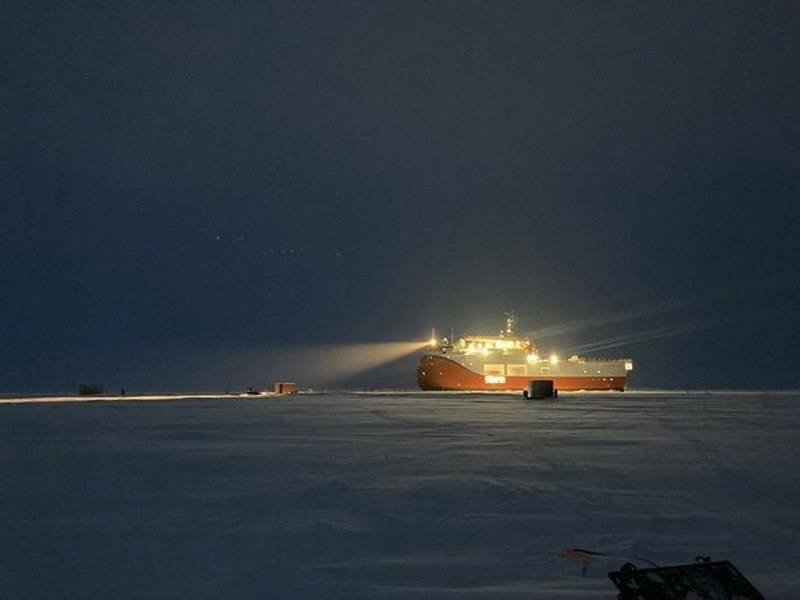 Polar station "North Pole-41" continues to drift in the ice of the Arctic Ocean