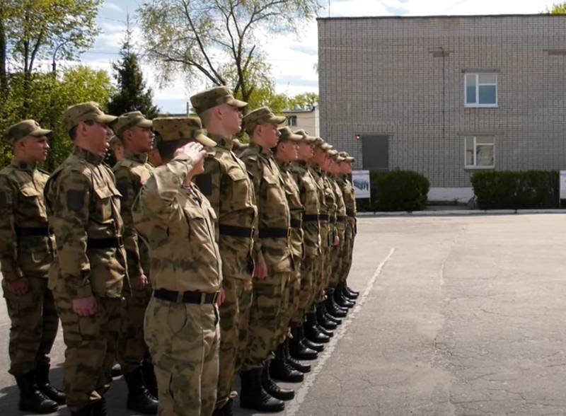 Es wird erwartet, dass das Verteidigungsministerium der Russischen Föderation die Erklärung des Militärkommissars des Moskauer Gebiets Fotin über die Pläne zur Rückkehr der zweijährigen Wehrpflicht zum Wehrdienst kommentiert