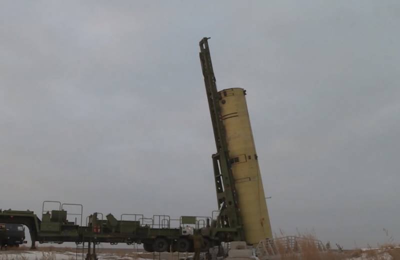 O Ministério da Defesa da Federação Russa mostrou o lançamento de um antimíssil como parte dos testes