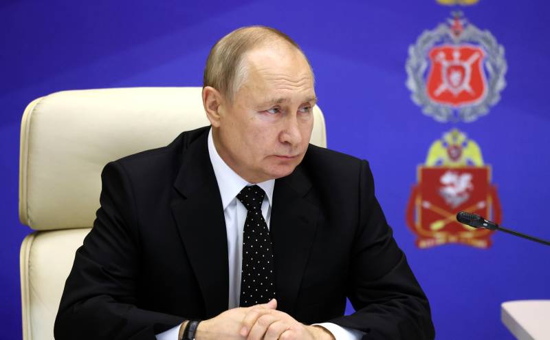 روزنامه‌نگاران غربی بر این باورند که رئیس‌جمهور روسیه با کار خود در ستاد مشترک، "سیگنالی به کیف فرستاد"