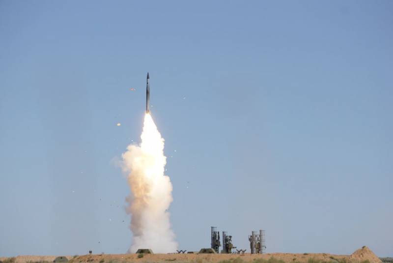बेलारूस के एंटी-एयरक्राफ्ट मिसाइल फोर्सेज के प्रमुख ने देश के क्षेत्र में एक यूक्रेनी मिसाइल के आगमन के दो संस्करण सामने रखे