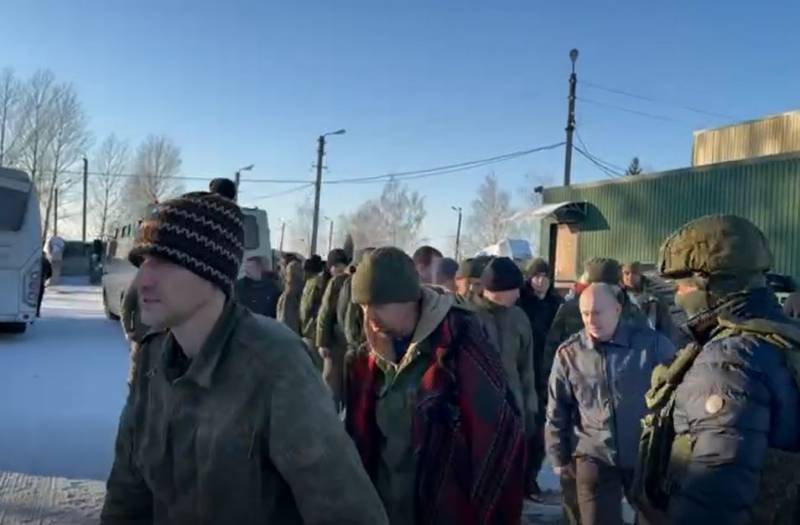 O Ministério da Defesa anunciou o retorno de outro grupo de militares russos do cativeiro ucraniano