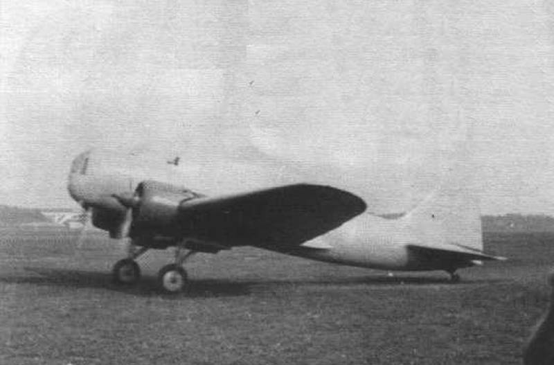 Como um graduado da escola de aviação de Borisoglebsk em TsKB-26 surpreendeu os moscovitas e a liderança do país no desfile de 1936