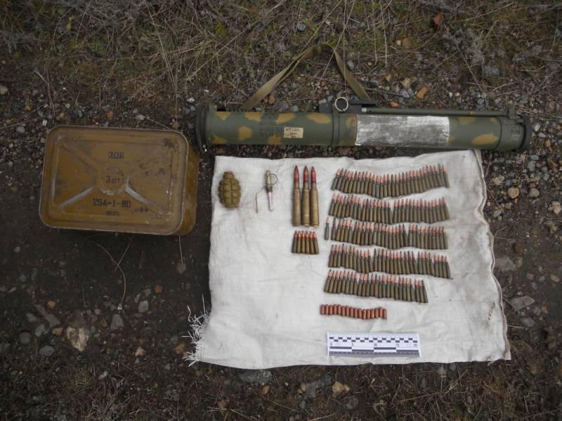 Силовики в ЛНР выявили схрон с вооружением, предназначенным для совершения диверсий в Луганске