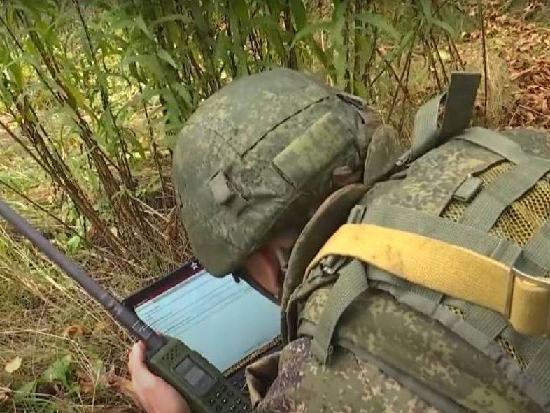 Russian servicemen received smartphones that allow detecting the positions of Ukrainian artillery