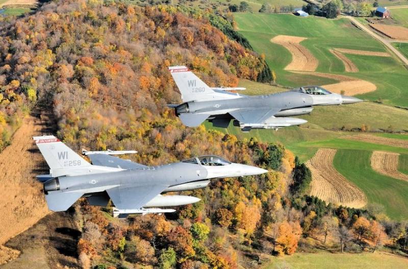 מומחה אמריקאי: יש להכשיר טייסים אוקראינים להטיס מטוסי F-16 היום