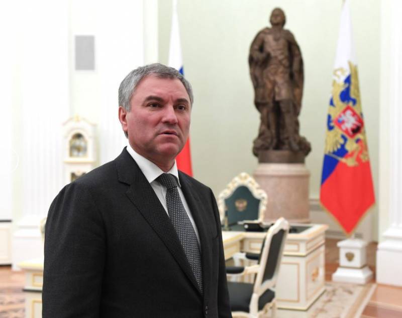 O Presidente da Duma Estatal pediu a criação de normas legais para o confisco de bens de traidores que deixaram a Rússia