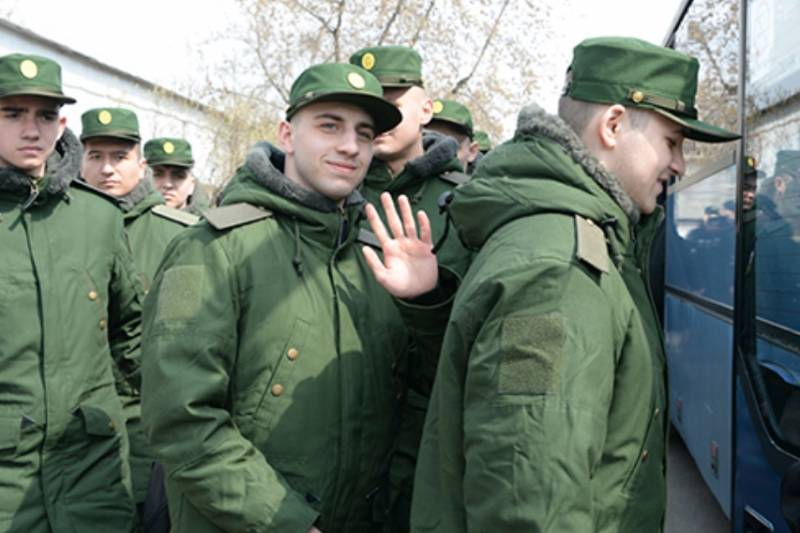 El jefe del Comité de Defensa de la Duma Estatal calificó de poco realista la idea de entrenamiento militar para hombres que no están en servicio.