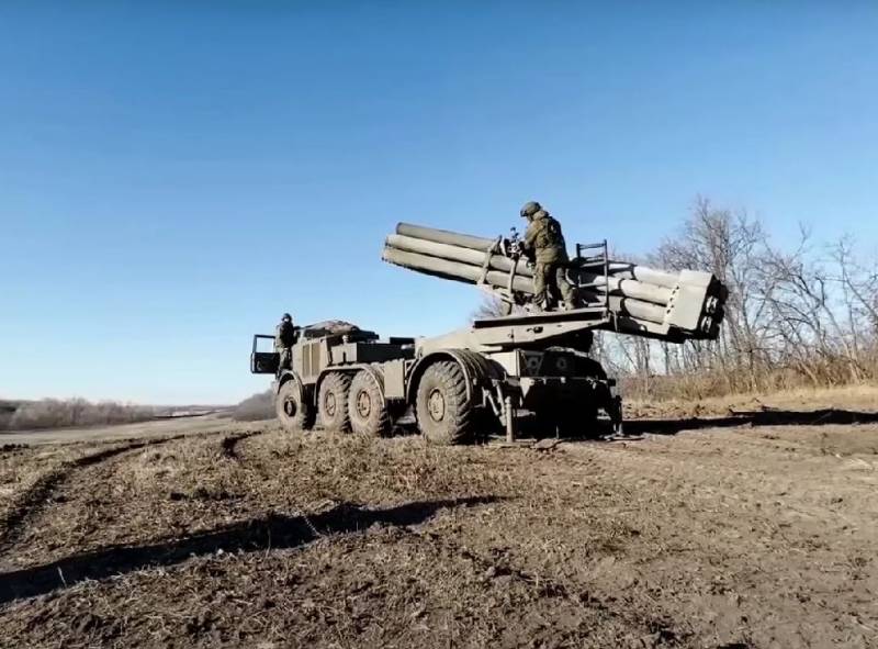 Las fuerzas armadas rusas avanzan en dirección a Artyomovsk y atacan la infraestructura de Ucrania.