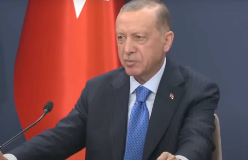 Erdogans Sprecher nannte Medienberichte über türkische Lieferungen von Streumunition an die Ukraine „eine absolute Lüge“