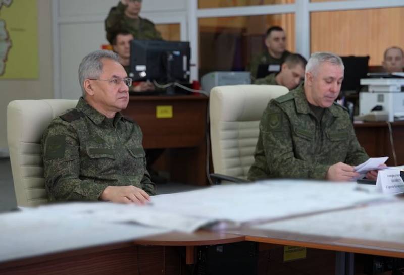 Shoigu chegou à zona de operação especial, onde ouviu o relato do comandante do grupo Vostok