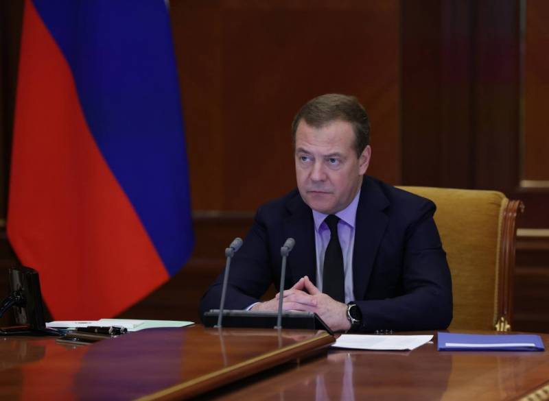 Medvedev: Negociações de paz exigirão a criação de novas regras internacionais