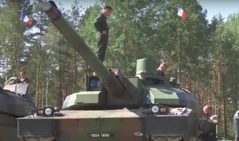 法国当局正在考虑向基辅供应 Leclerc 坦克的可能性，以此作为说服德意志联邦共和国供应 Leopard 2 坦克的一种方式