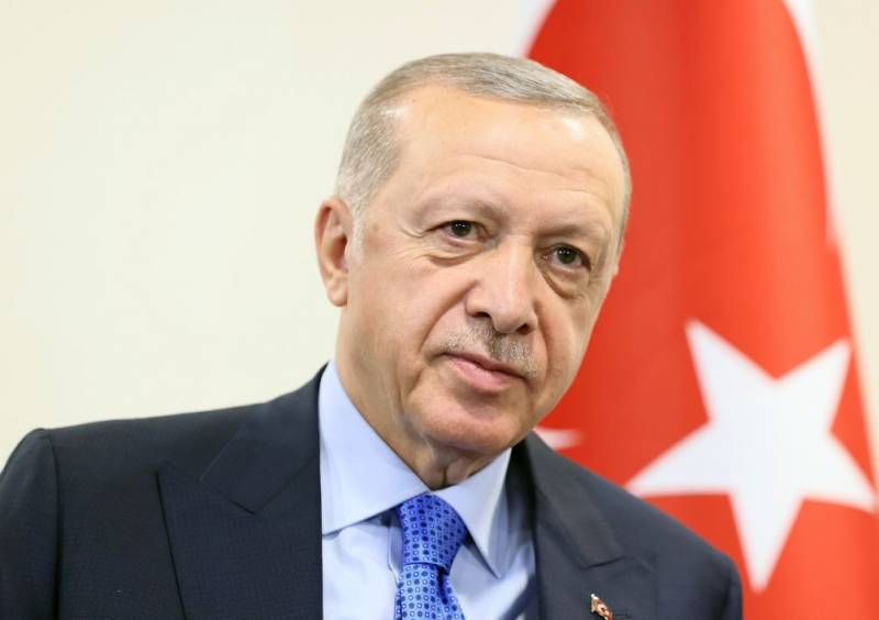 Президент Турции Эрдоган подтвердил Зеленскому готовность стать посредником в переговорах с Россией