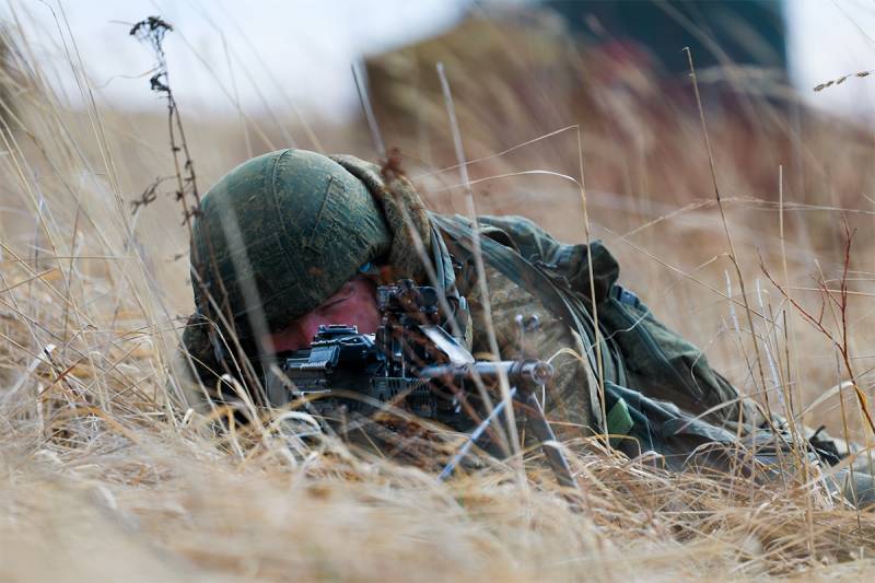 Bastırma ve kuşatma: Hava Kuvvetleri savaşçıları tarafından Kremennaya yakınlarındaki Ukrayna Silahlı Kuvvetlerinin kalelerine baskın yapma taktikleri gösteriliyor