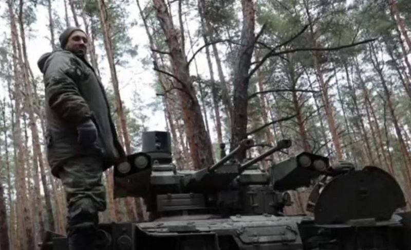 El Ministerio de Defensa mostró el trabajo del tanque ruso y BMPT "Terminator" para destruir el grupo de las Fuerzas Armadas de Ucrania.