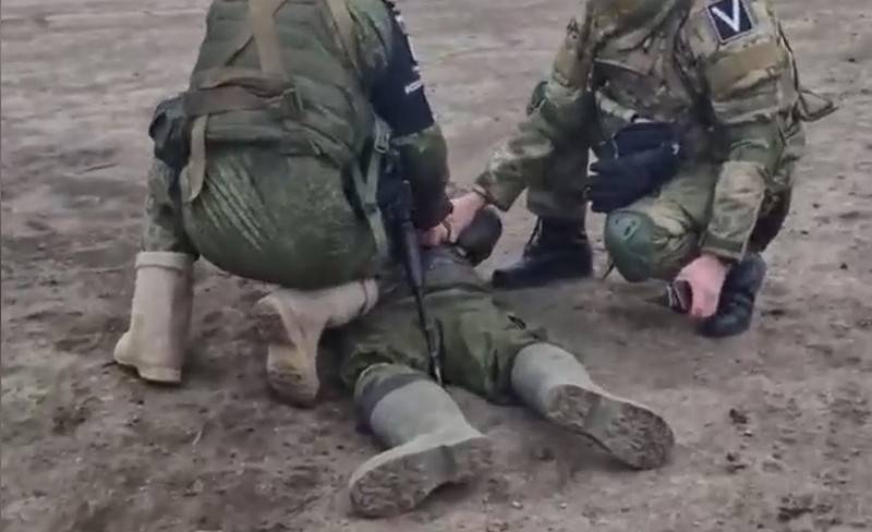 I sabotatori ucraini vestiti con uniformi russe furono catturati nella DPR