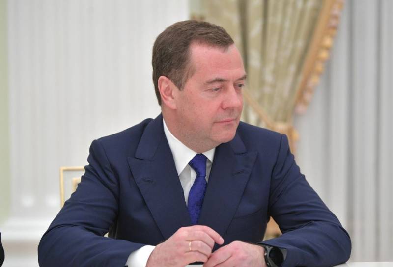 „Bald wird das Kiewer Regime überhaupt kein Meer mehr haben“: Medwedew scherzte über die Idee, die Ukraine mit U-Booten zu versorgen