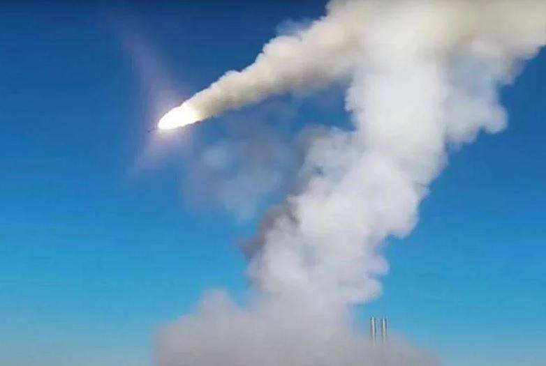 Ucrânia submetida a ataque maciço de foguetes: explosões e problemas de fornecimento de energia em todo o país