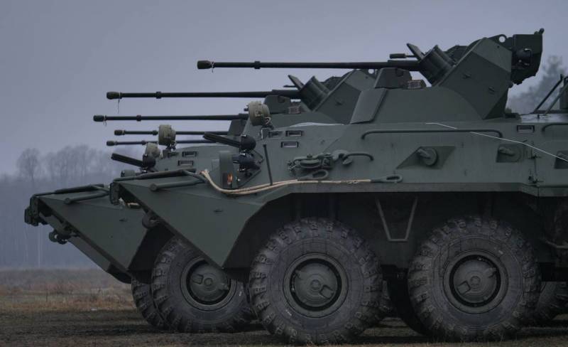 O novo lote de BTR-82A transferido para a Bielorrússia após a chegada foi imediatamente enviado para os exercícios