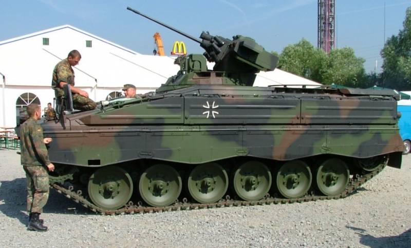 Primii militari ucraineni au sosit în Germania pentru a fi instruiți să lucreze cu BMP Marder
