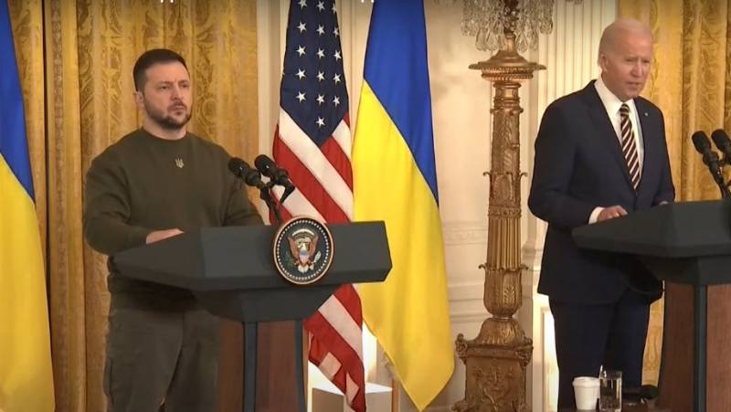 Ist die Ukraine ein Vasall der Vereinigten Staaten, der gehorsam den Befehl des Eigentümers erfüllt