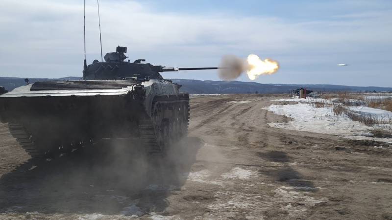 Havia um vídeo do ataque às posições das Forças Armadas da Ucrânia por fuzileiros navais russos perto de Ugledar