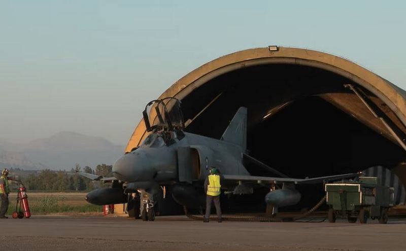 Il caccia F-4E Phantom II dell'aeronautica militare greca si è schiantato sul Mar Ionio