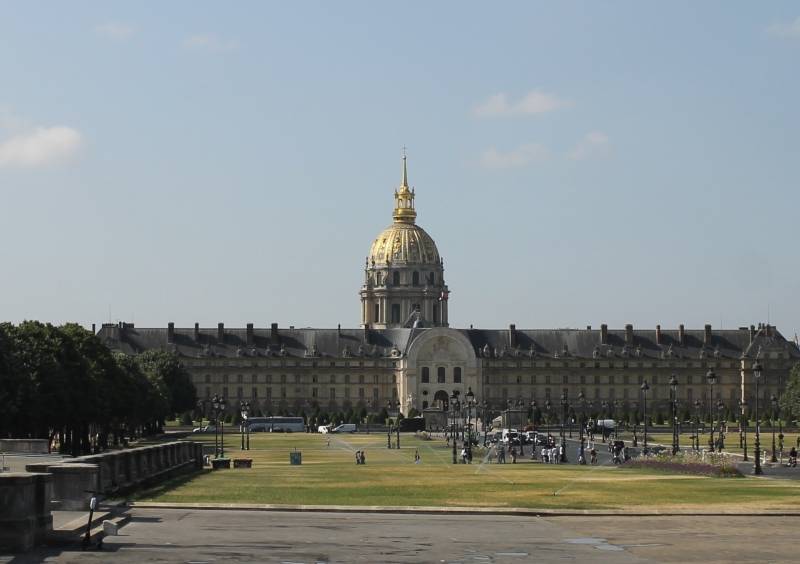 Paris'teki Ordu Müzesi'nden şövalye zırhı