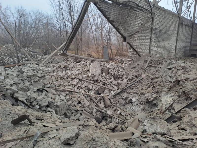 Kurakhovo에있는 우크라이나 군대의 인원 및 중장비 수용 장소에 대한 공격이 이루어졌습니다.