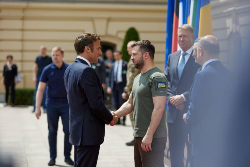 Emmanuel Macron named three conditions under which France will consider the supply of Leclerc tanks to Ukraine