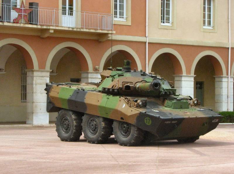 An example of the operation of the hydropneumatic suspension AMX-10RCR