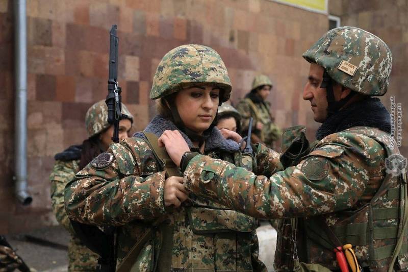 Primo ministro dell'Armenia: si prevede di introdurre un'istituzione del servizio militare volontario per le donne nella repubblica